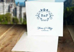 Hochzeitskarten aus handgeschöpftem Büttenpapier mit Hochzeitslogo-Druck