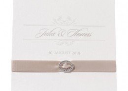 elegante Hochzeitskarte mit Satinband und Brosche, Hochzeitskarten Einladungen