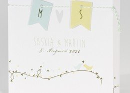 Einladungskarte mit Wimpeln und Kordel, Hochzeitspapeterie Düsseldorf
