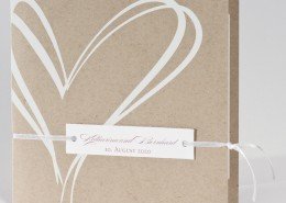 "Von Herzen" – quadratische Klappkarte aus geschmeidigem Naturkarton, künstlerisches Herz, stilvolles Design, Hochzeitskarten Einladungen