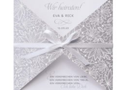 Romantische Hochzeitseinladung mit filigranem Blumendesign im edlen Flockdruck, Hochzeitskarten deko