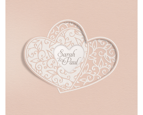 Luxuriöse Hochzeitseinladung mit fein ausgeschnittenen Herzen, Vorderseite, Hochzeitskarten Herz