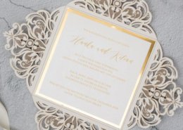 Lasercut, Hochzeitskarte mit Golddruck und schwungvoller Handschrift