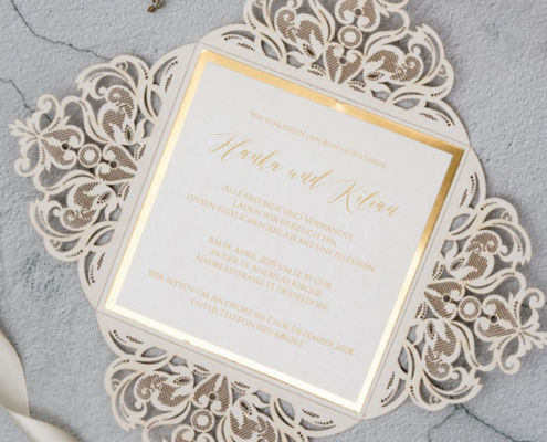 Lasercut, Hochzeitskarte mit Golddruck und schwungvoller Handschrift