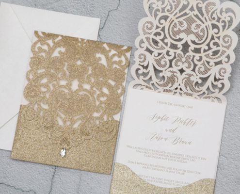 Glamouröse Einladungskarte aus „purem“ Gold, Hochzeitspapeterie Gold