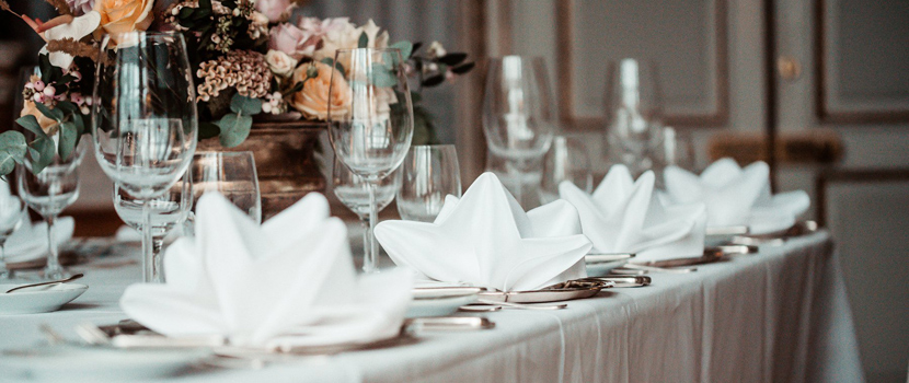 Schloss Hochzeit Tisch Blumen