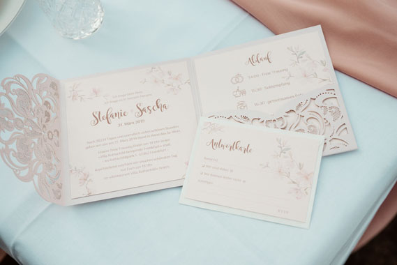 Hochzeitseinladung mit separater Antwortkarte